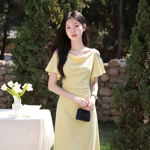 2026夏季新款女纯欲风设计感通勤休闲气质款收腰显瘦连衣裙D7814