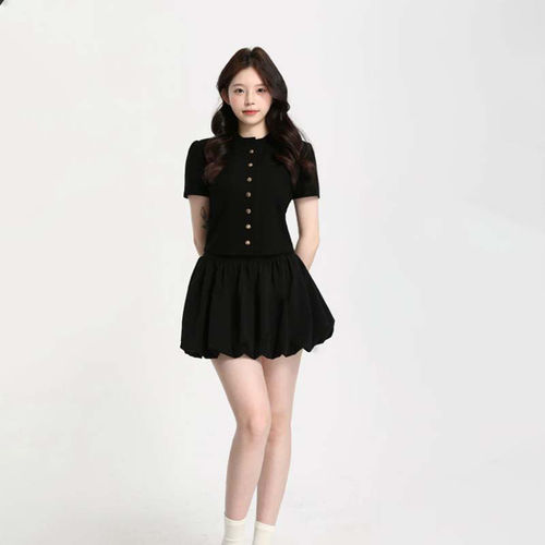 两件套有里布2026夏日穿搭女韩系气质修身上衣蓬蓬裙套装 D7627