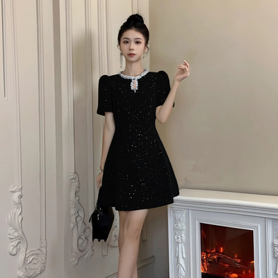 2026夏季新款法式设计感赫本风气质名小众收腰显瘦连衣裙D1606A