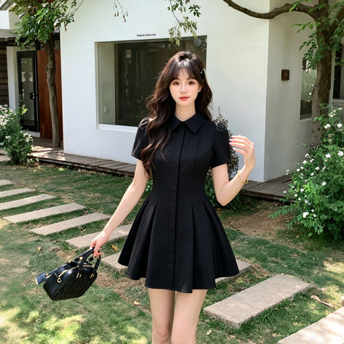 2026夏季新款女简约风polo领百搭显瘦设计感减龄收腰连衣裙D6203