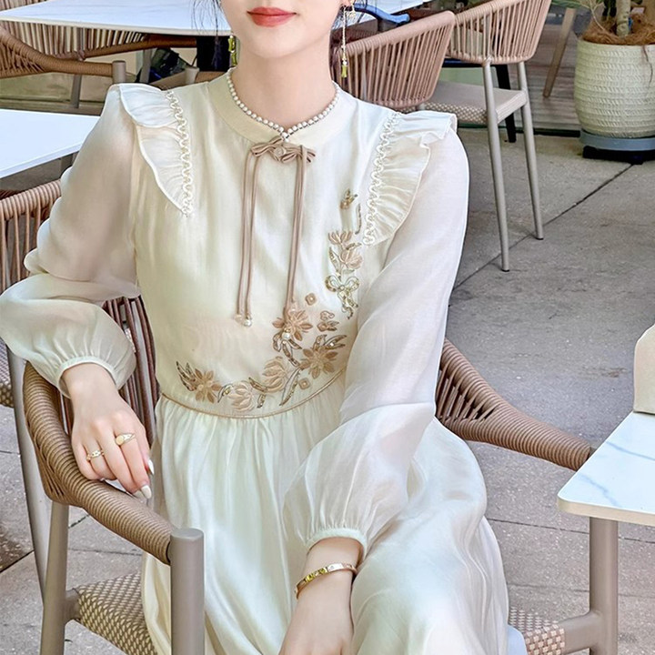 【有里布】新中式气质优雅2025新款长袖国风米白色连衣裙D0414