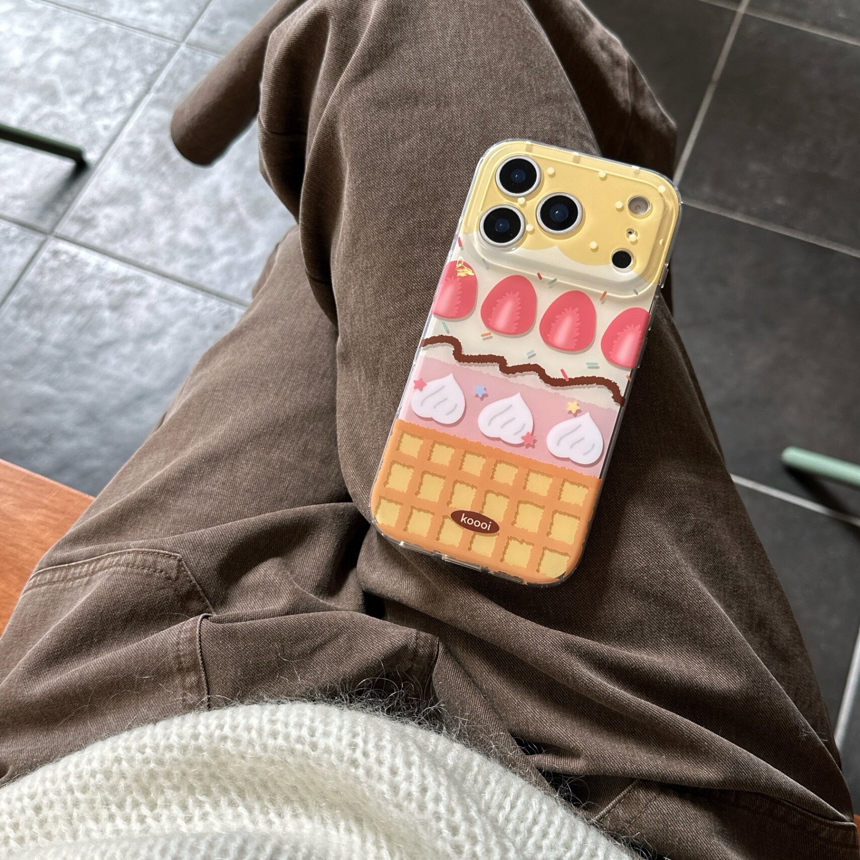 苹果手机壳新款黄格纹草莓蛋糕适用iPhone17promax防摔保护套苹果15Pro/16Pro高级感双层ins少女心14可爱甜妹