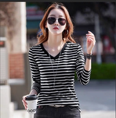 2024年早春新款 潮 上衣体恤小衫 黑白条纹V领长袖 T恤女宽松外穿大码