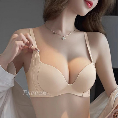 日本简约无痕内衣女小胸聚拢显大无钢圈纯欲收副乳防下垂文胸