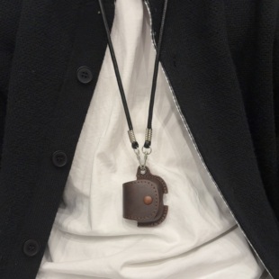 复古ins棕色皮质挂绳耳机套适用airpods pro3挂脖挂绳苹果2/三/4代无线蓝牙保护壳男女款小众耳机保护套pro2