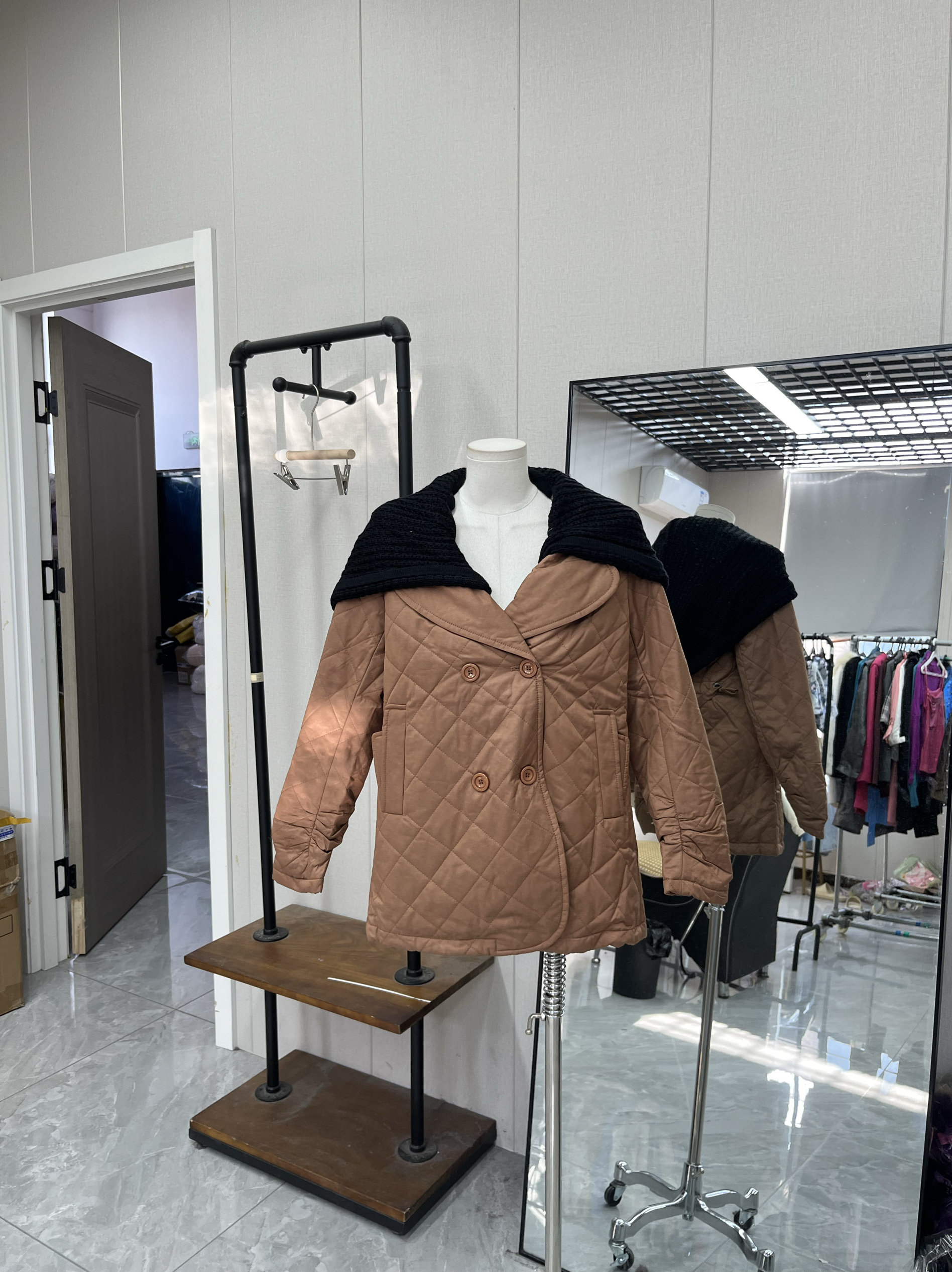 艾米拉时尚针织披肩连帽设计保暖秋冬款棉服复古款
