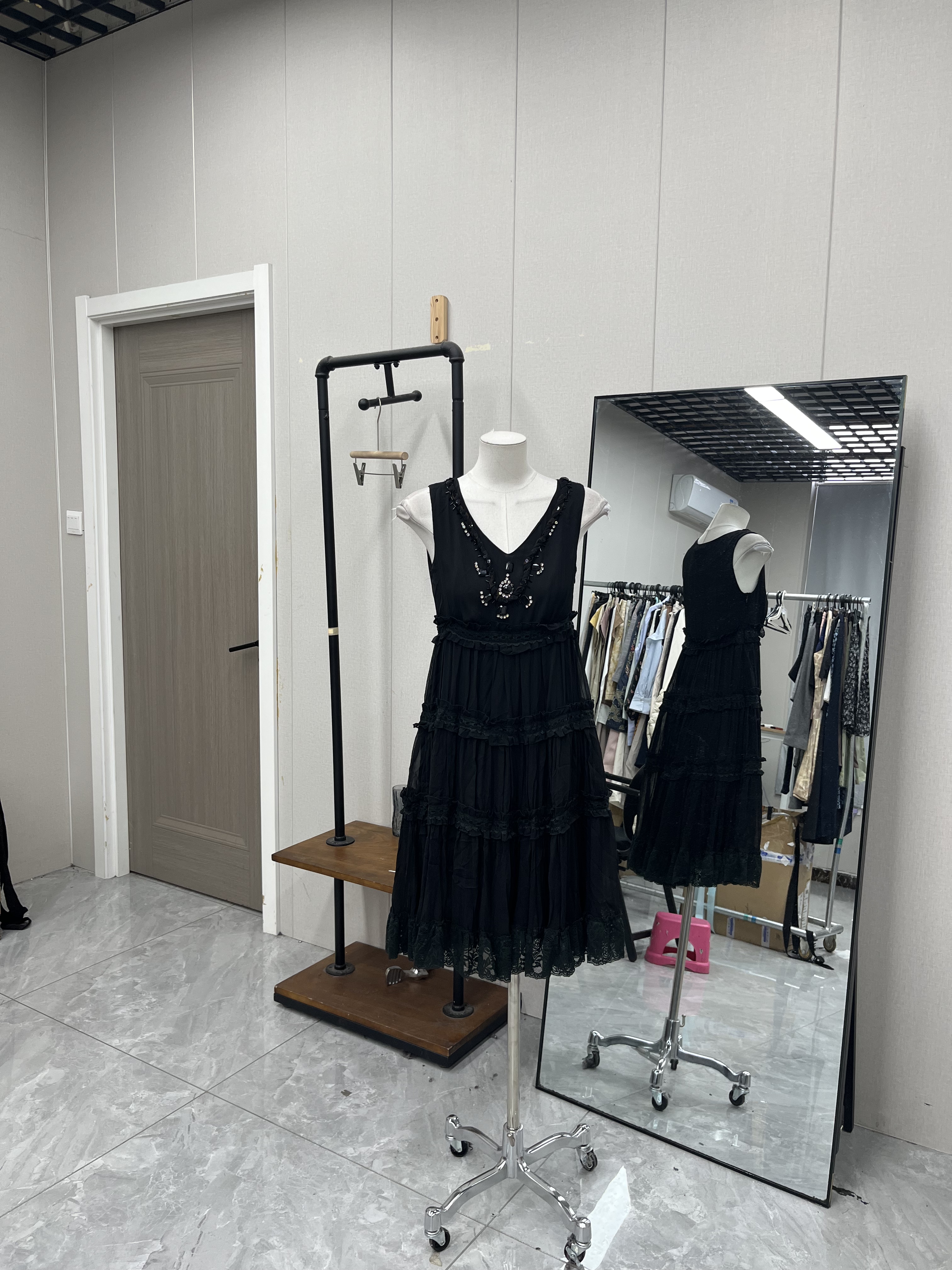 绝美夏季款重工蕾丝雪纺拼接V领无袖背心蛋糕裙黑色