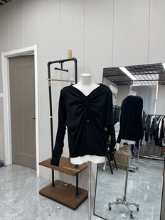 显瘦百搭款 黑色慵懒风V领针织衫 新款 秋冬季 宽松女装