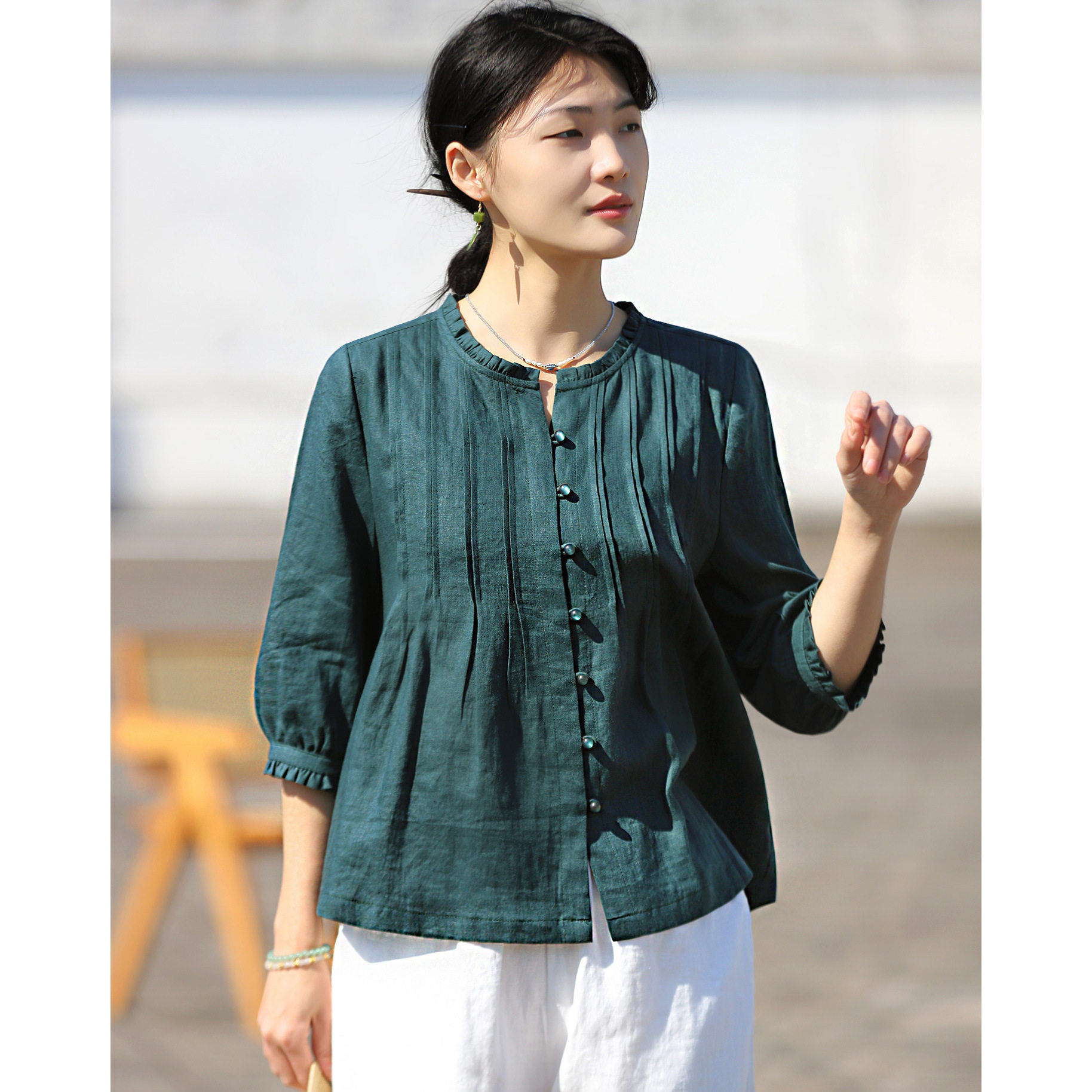 素雅高知风亚麻圆领木耳边衬衫女