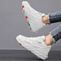 236 белых четырехноседленных кроссовки