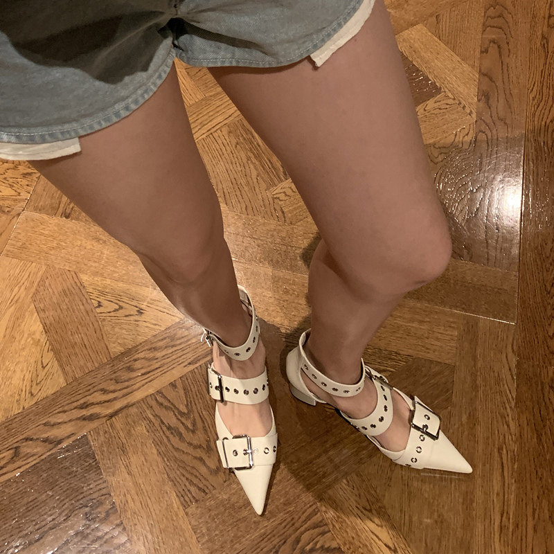 欧美新款真皮牛皮包头凉鞋女尖头皮带扣铆钉中跟粗跟女鞋3340码