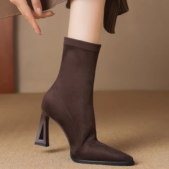 新品法式性感绒面粗跟尖头高跟弹力瘦瘦短靴女简约百搭及踝靴单靴