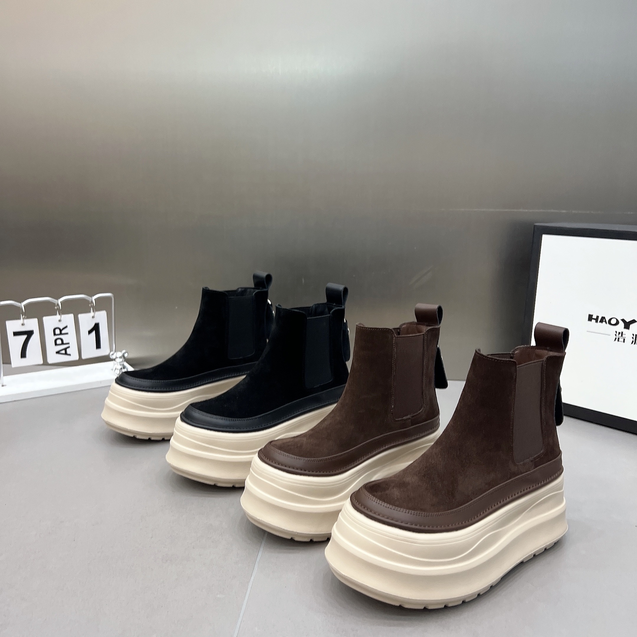 真皮磨砂皮短靴女2025新款厚底松糕套筒马丁靴小个子显瘦烟筒靴女