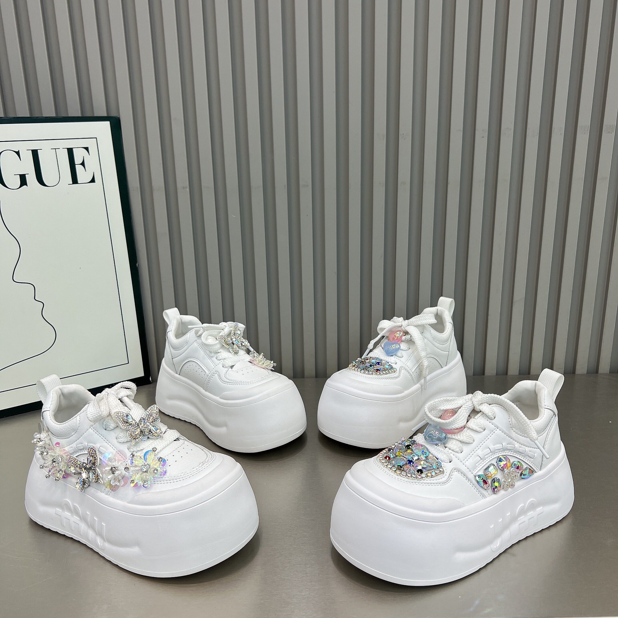 2026新款水钻串珠小白鞋女6cm厚底松糕系带百搭休闲鞋低帮单鞋女