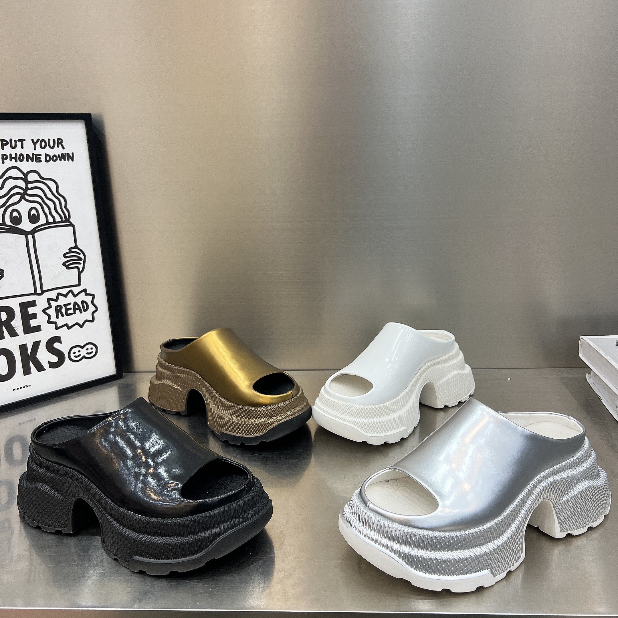 6cm厚底松糕一字拖鞋女2026新款超轻底露趾凉鞋百搭黑色休闲鞋拖