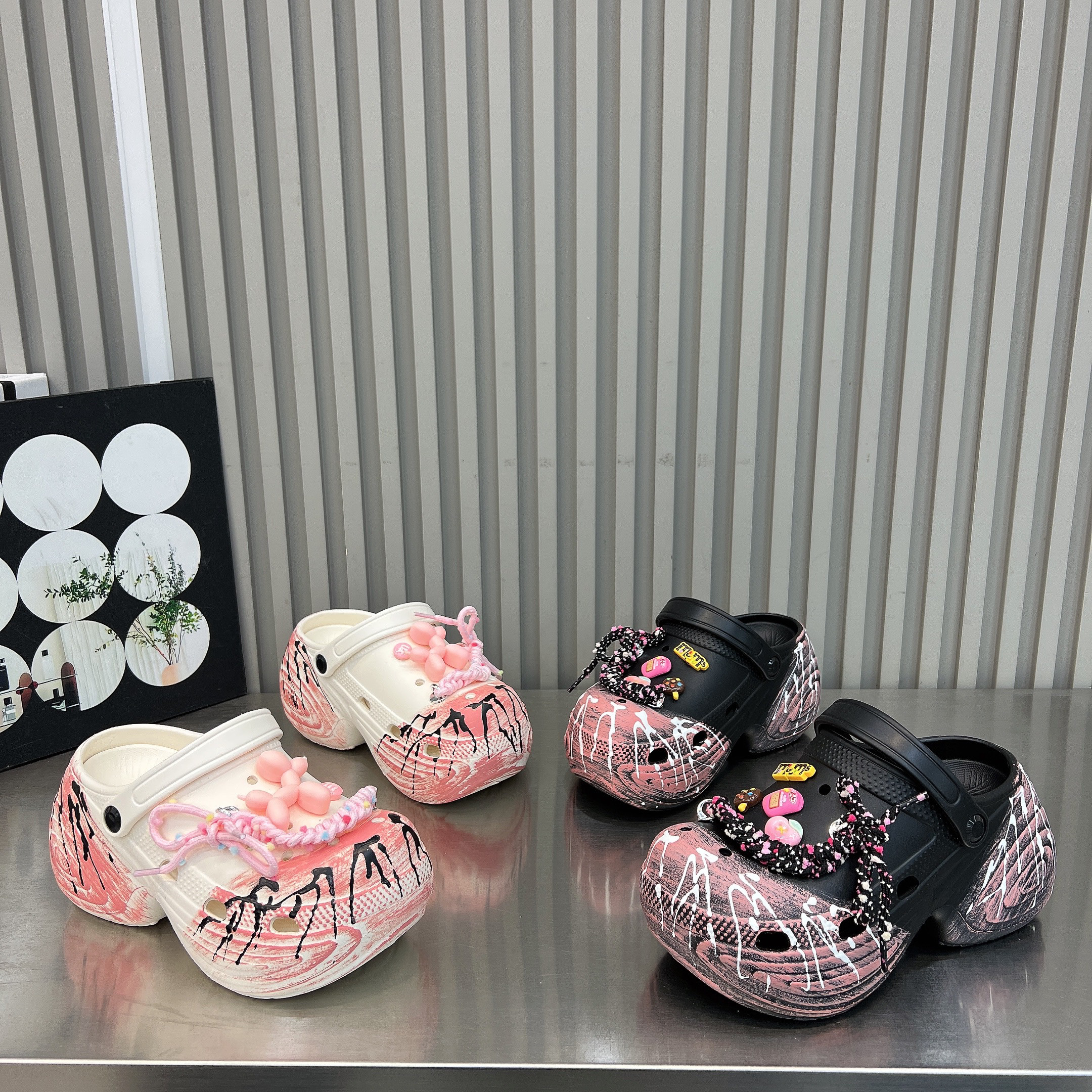 6cm厚底松糕涂鸦做旧洞洞鞋女2026新款超轻沙滩鞋包头半拖鞋凉鞋