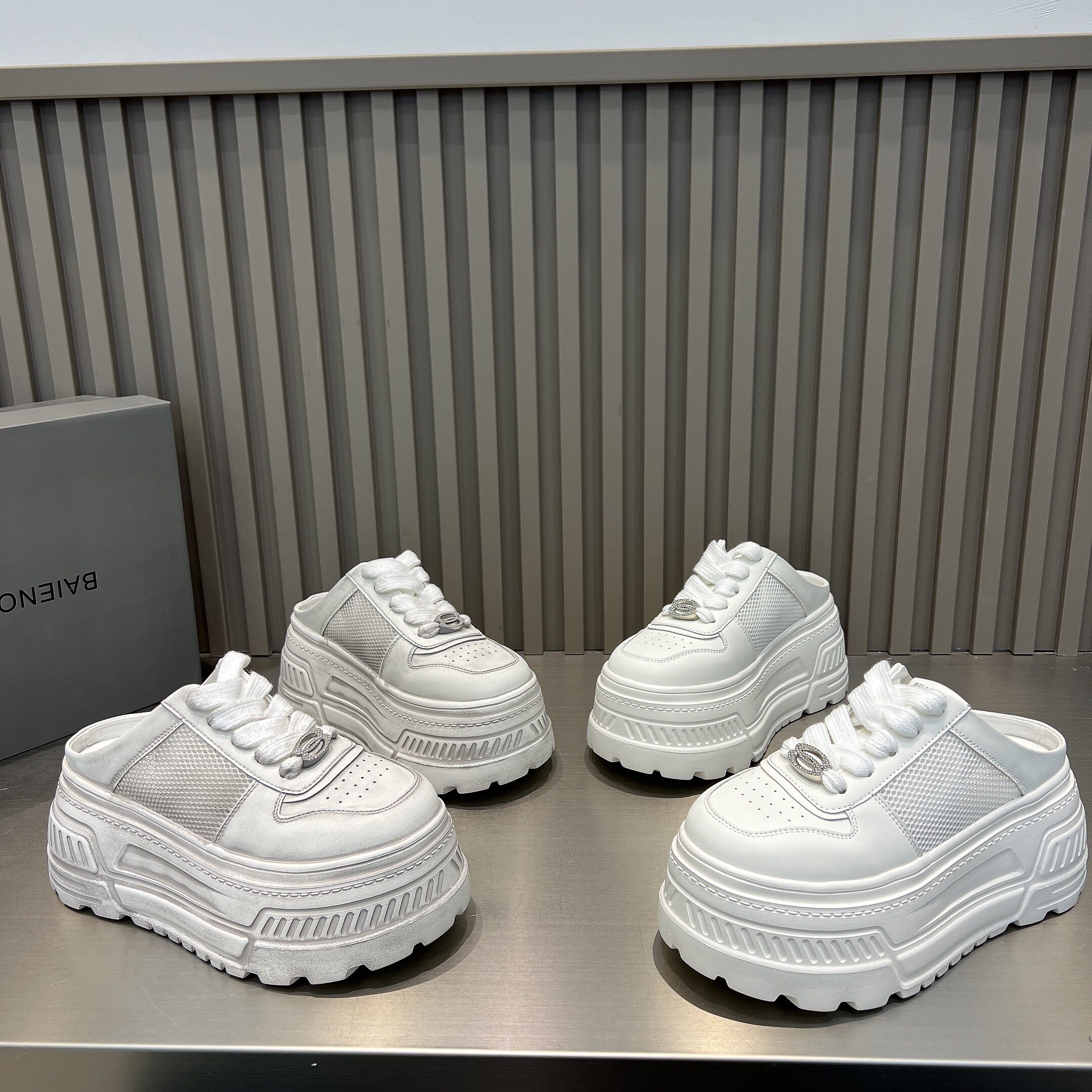 真皮网面系带包头半拖鞋女2026新款7cm厚底松糕超轻休闲鞋小白鞋