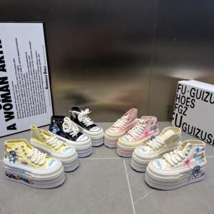 系带板鞋 7cm小个子高帮单鞋 女2026新款 糖果色布面卡通字母休闲鞋