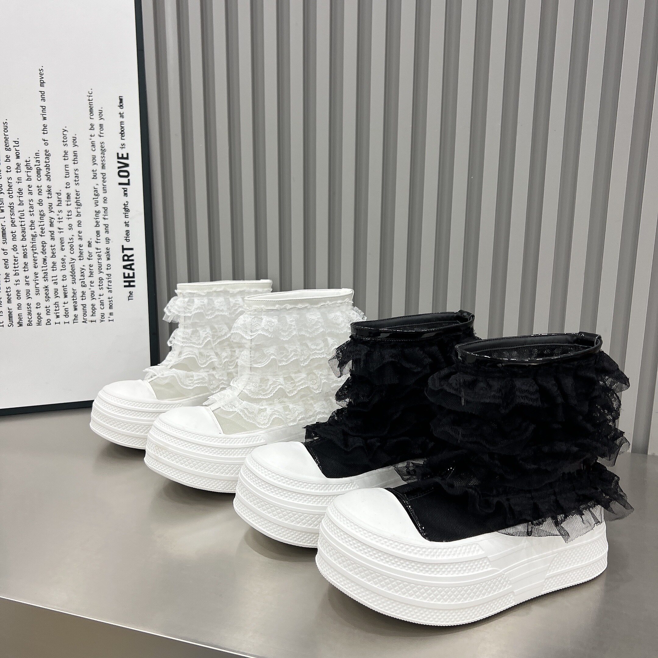 蕾丝网面透气凉靴女2026新款6cm厚底套筒短靴仙女风水钻靴小白鞋