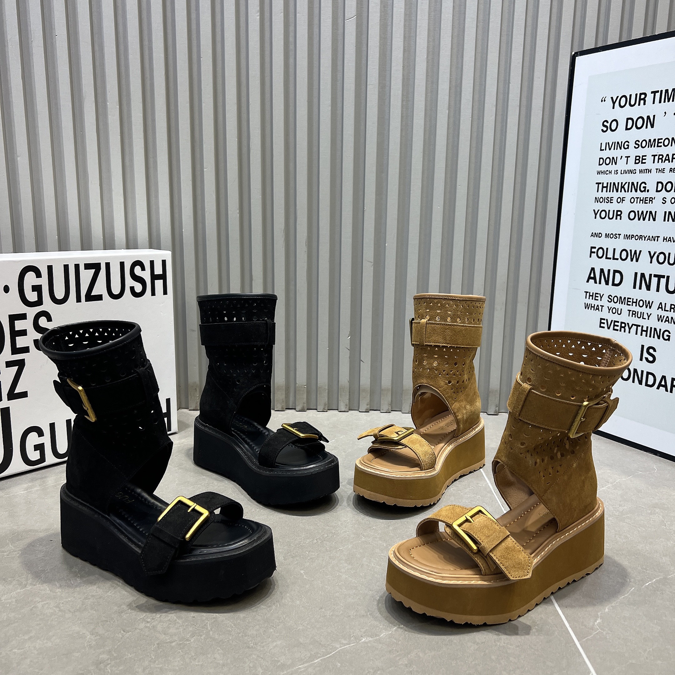 6cm厚底松糕镂空凉靴女2026新款皮带扣露趾套筒休闲短靴时装靴女