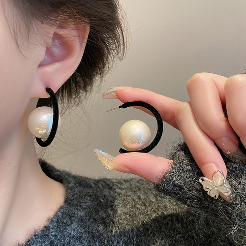 秋冬珍珠耳环小众设计感耳饰
