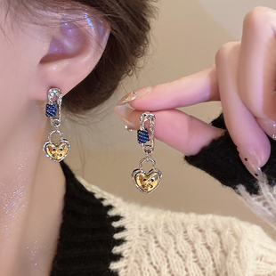 冷淡风独特设计爱心耳环女2026新款创意耳饰高级感小众甜酷耳钉