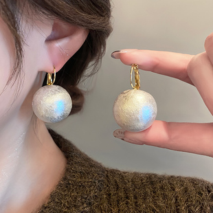 夸张棉花大珍珠耳钉2026新款爆款耳环女轻奢高级感独特百搭耳饰