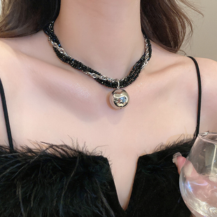 大圆珠吊坠黑色项链配饰女夸张锁骨链2026年新款爆款轻奢小众颈链