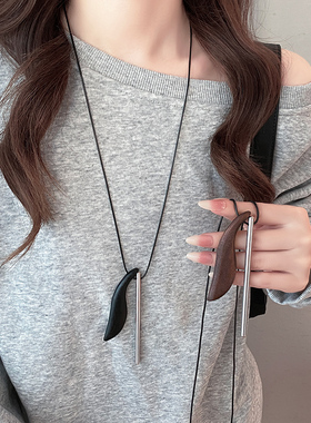 小众钛钢不掉色月亮吊坠项链女