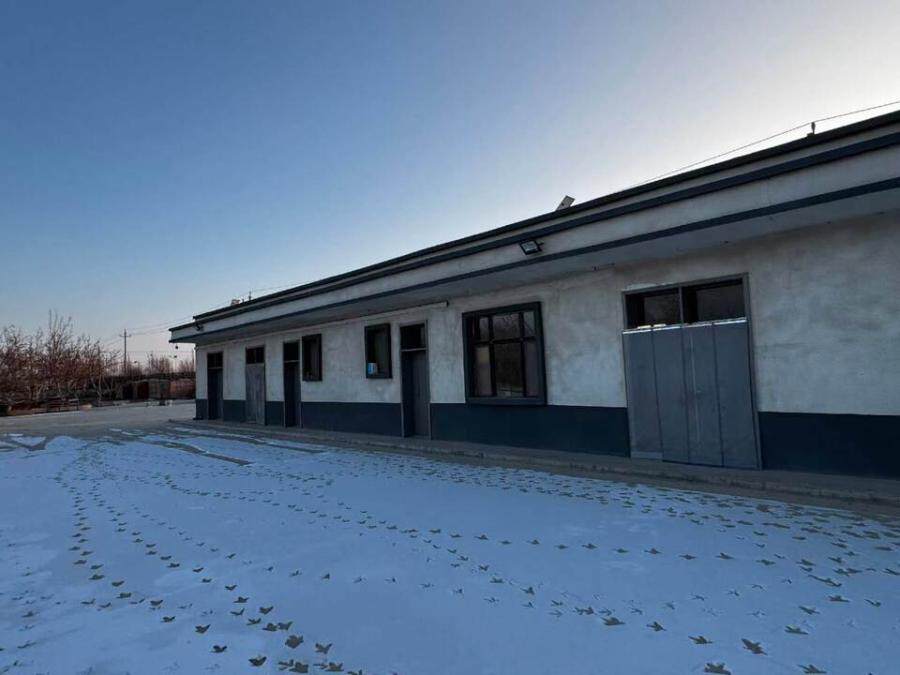 5月6日阿克苏发展公司名下位于新和县尤鲁都斯巴格镇双创园内的土地、地上建筑物、附着物及机器设备网络拍卖公告