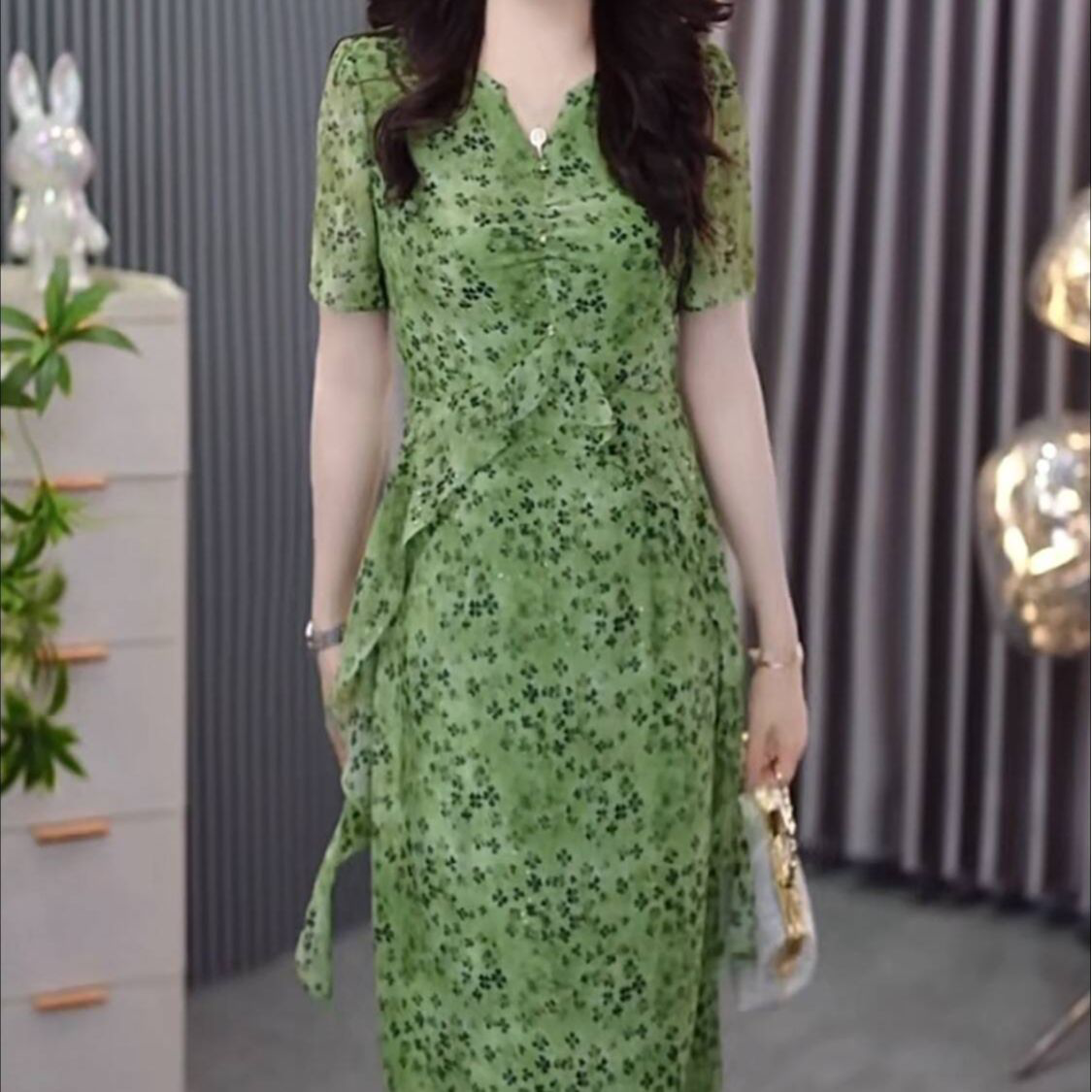2026夏季显瘦绿色设计师款优雅气质修身洋气减龄印花连衣裙M-4XL