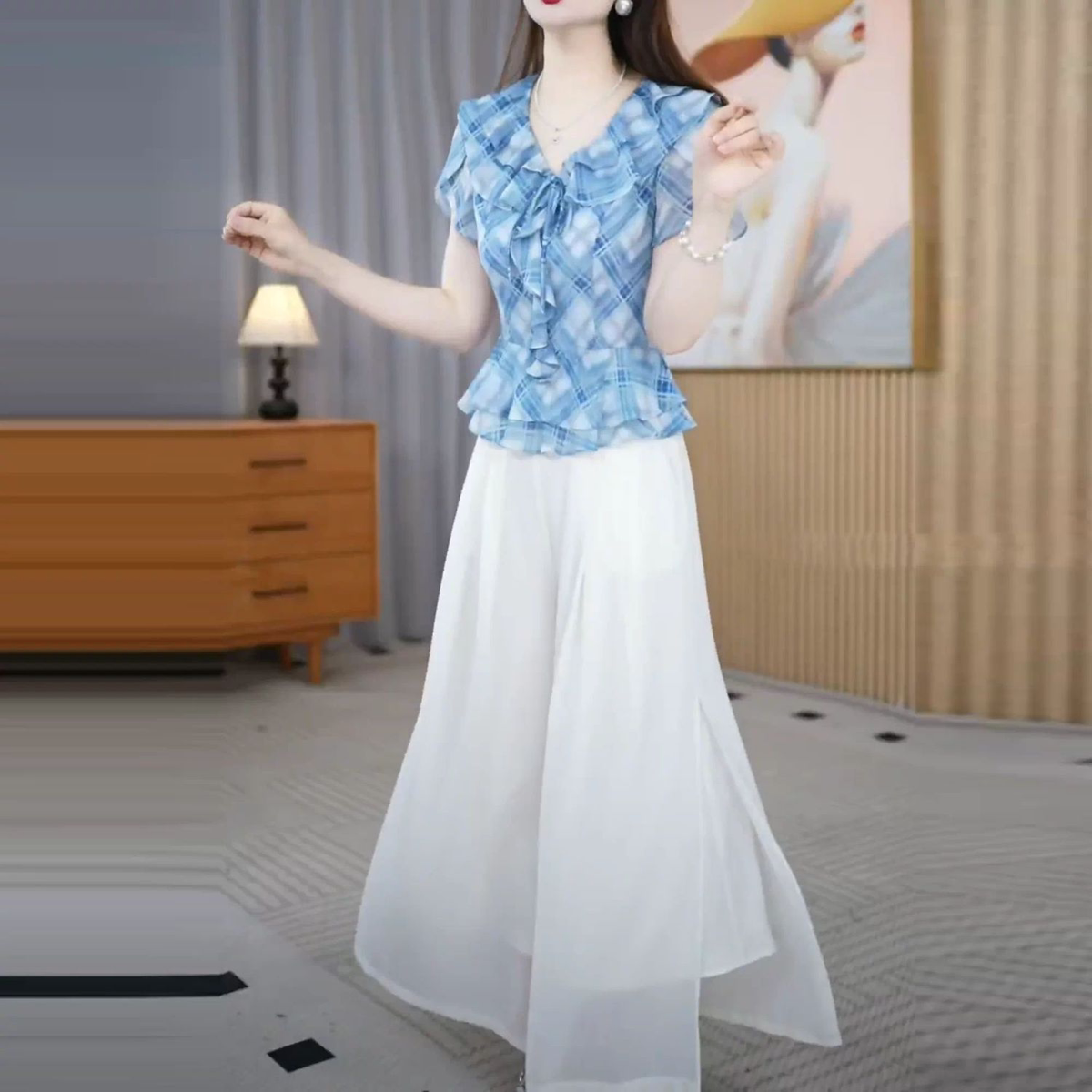 2026年夏季新款设计感格纹休闲百搭上衣+裤子两件套装网红女装