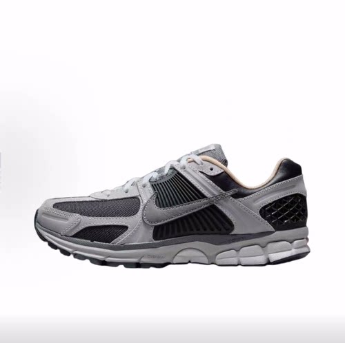 Nike Zoom Vomero 5 低帮跑步鞋 男款