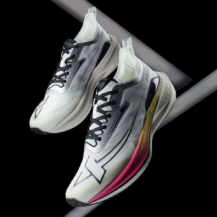 特步 两千公里2.0 减震耐磨便 低帮 长跑跑步鞋 男款 帆白/银色