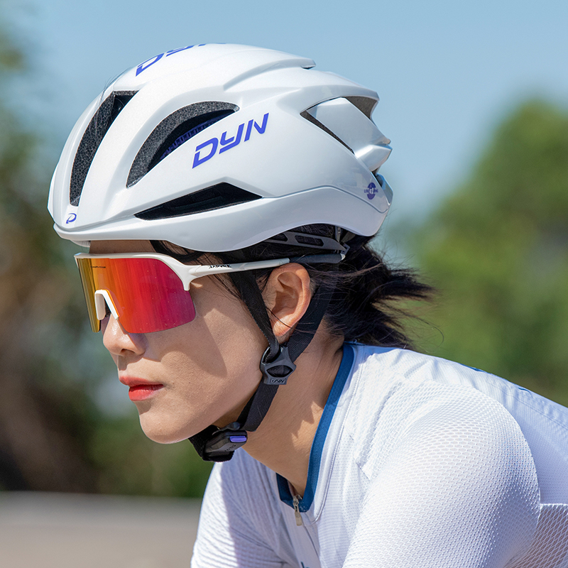 DYN骑行头盔一体成型透气