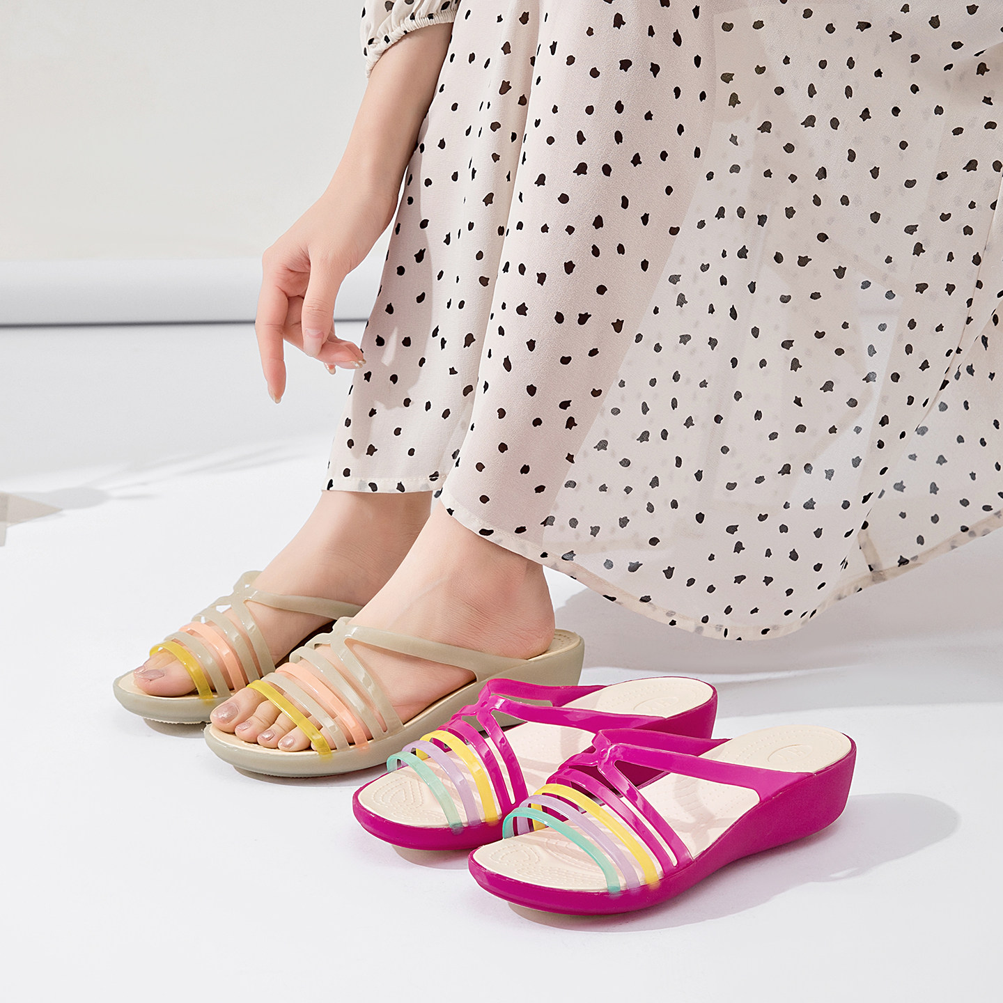 高端水晶果冻鞋女凉鞋拖鞋时尚海边塑料坡跟防滑软底新款乳胶妈妈