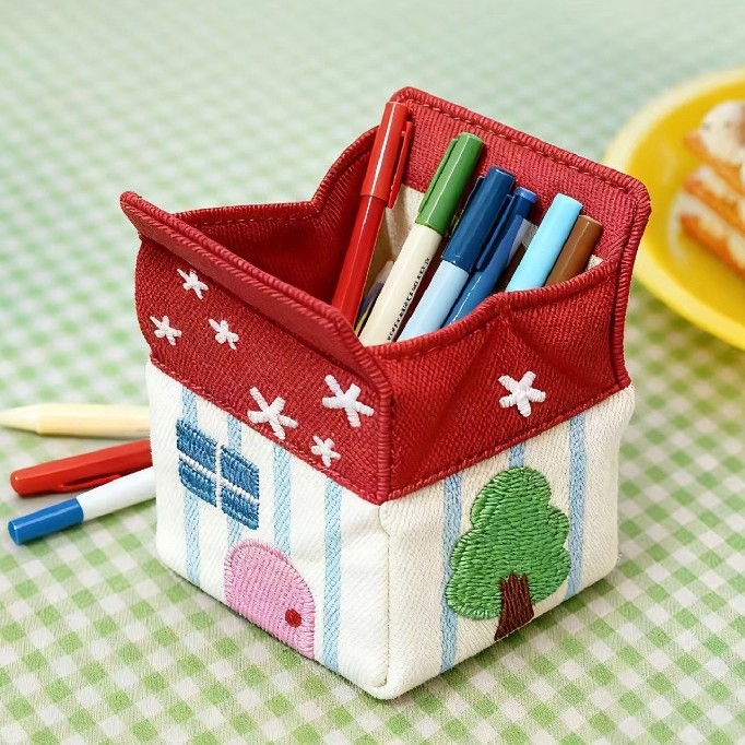 新款红白雪花刺绣帆布小房子零钱包高颜值可爱耳机化妆收纳袋挂件