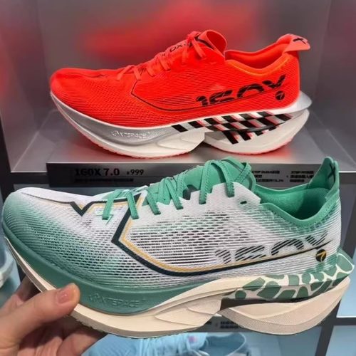 特步160X7160X7.0马拉松碳板