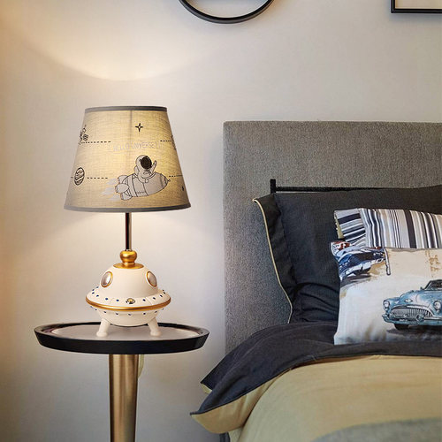 儿童卡通风男孩书房护眼led台灯