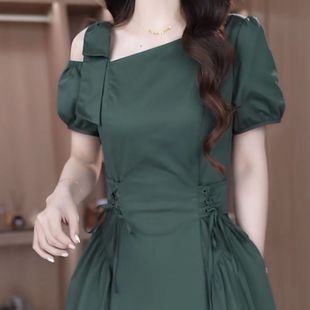 时尚 减龄收腰显瘦墨绿色连衣裙 爆款 优雅气质斜肩裙子2025年新款