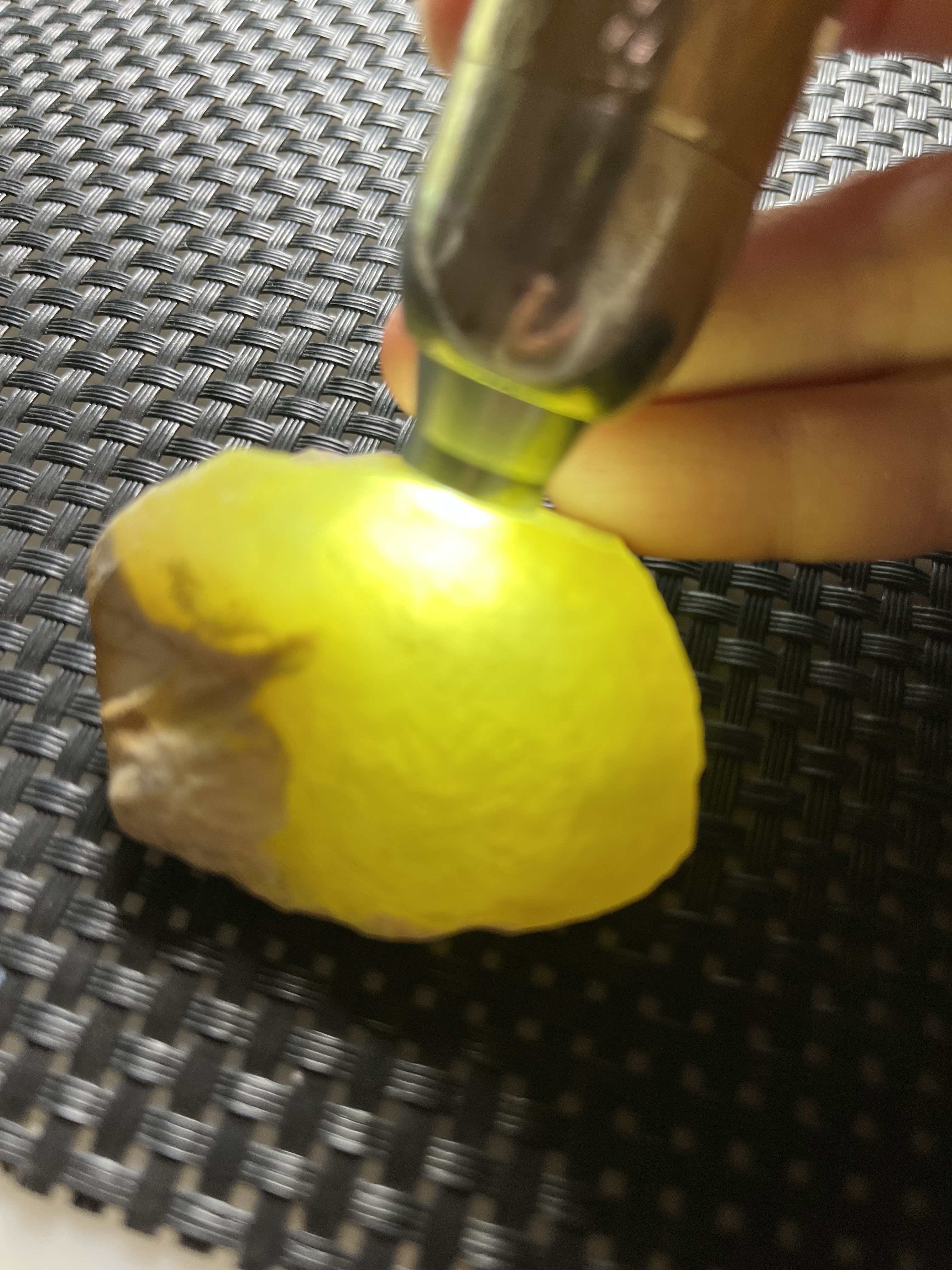 缅甸翡翠原石：云南瑞丽雅翠轩珠宝实信翡翠 大马砍冰黄翡