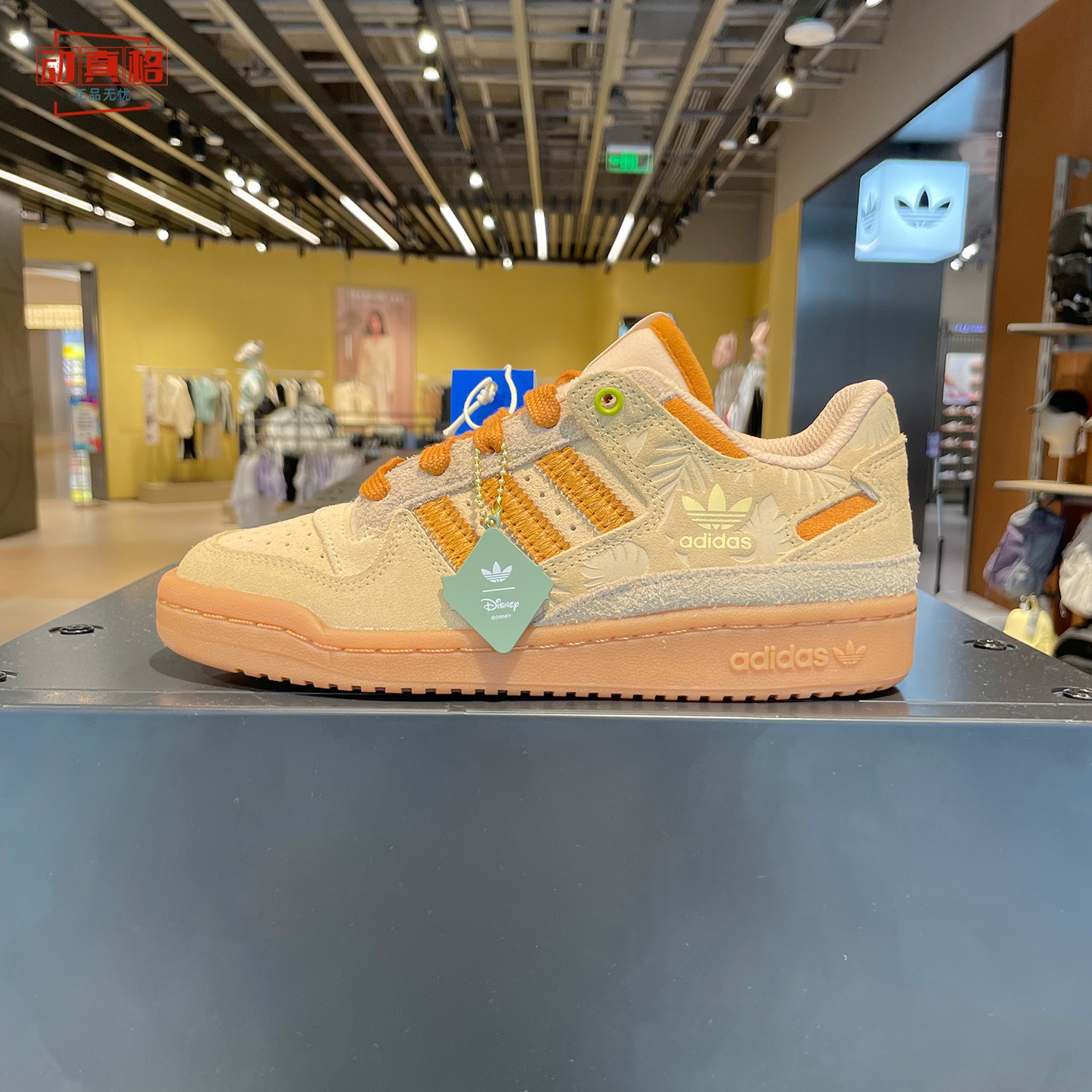 阿迪达斯三叶草男女鞋2026冬疯狂动物城联名款印花休闲板鞋HP3739
