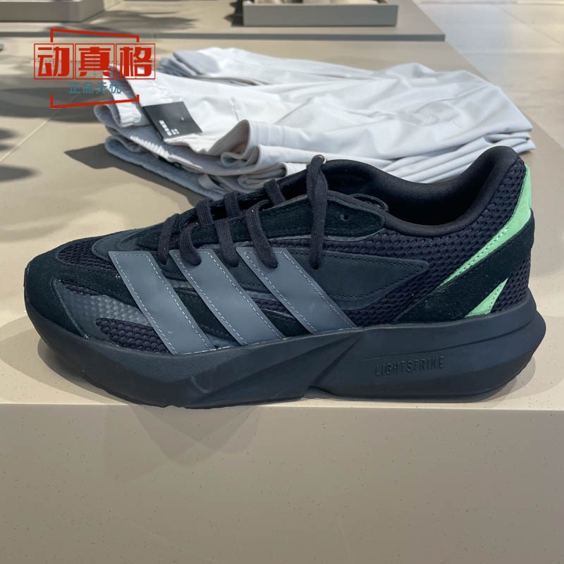阿迪达斯男鞋轻便透气运动跑步鞋