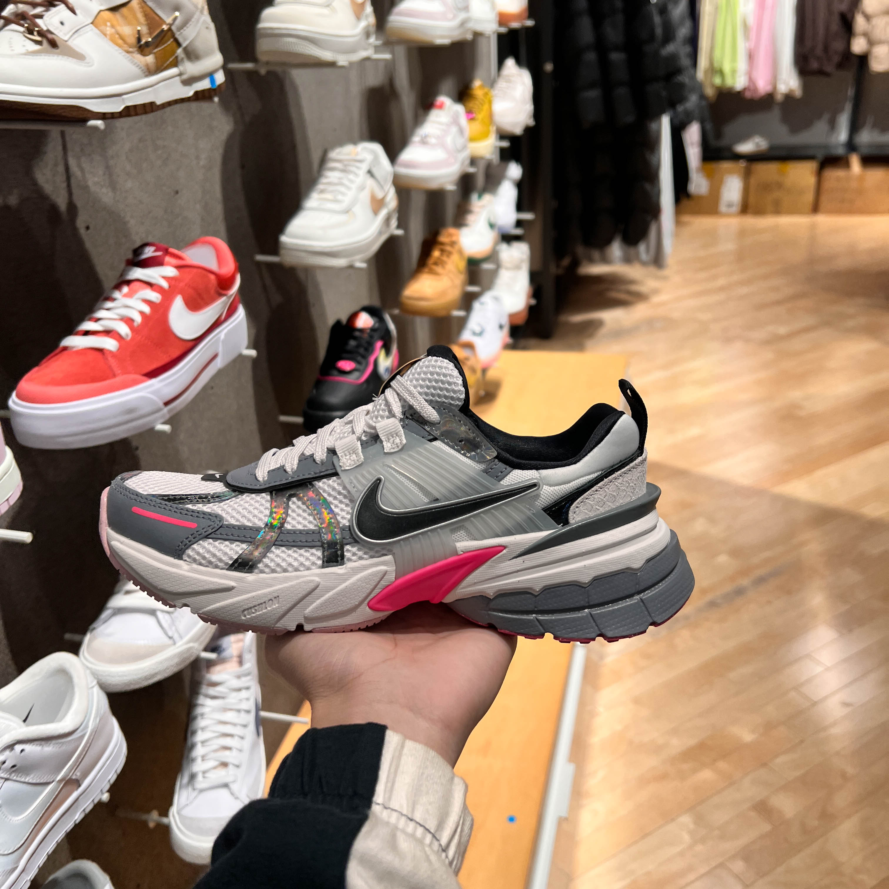 正品Nike耐克女鞋春款V2K RUN训练休闲运动减震跑步鞋FZ5061-100