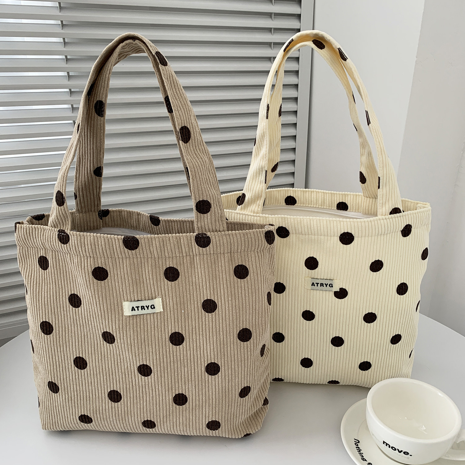 2026新款韩系ins大容量波点灯芯绒日常通勤百搭复古手提饭盒包