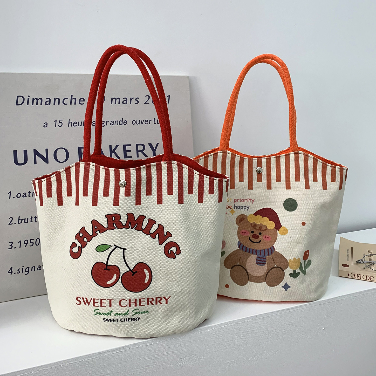 2026新款韩系ins卡通可爱帆布包百搭通勤手拎包文艺风水桶饭盒包