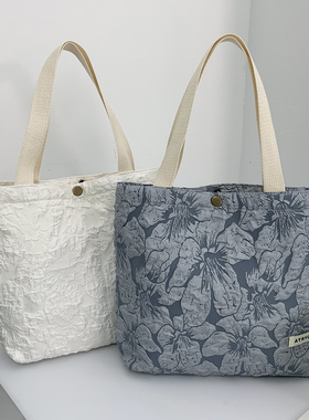 韩版ins2025秋新款浮雕花朵帆布包女休闲百搭手提包时尚水桶包