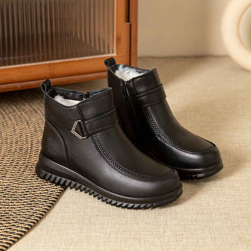 2024新款冬季妈妈棉鞋加绒加厚保暖真皮中年短靴中老年人奶奶皮鞋