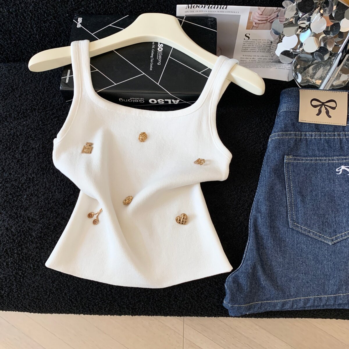 Jade Closet直营店推荐~美拉德法式甜美风金属扣吊带针织短背心女