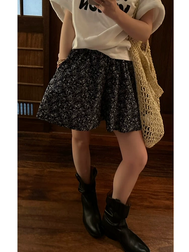 Черные шорты, тонкие приталенные штаны, эластичная талия, цветочный принт, свободный крой, подходят для подростков, А-силуэт